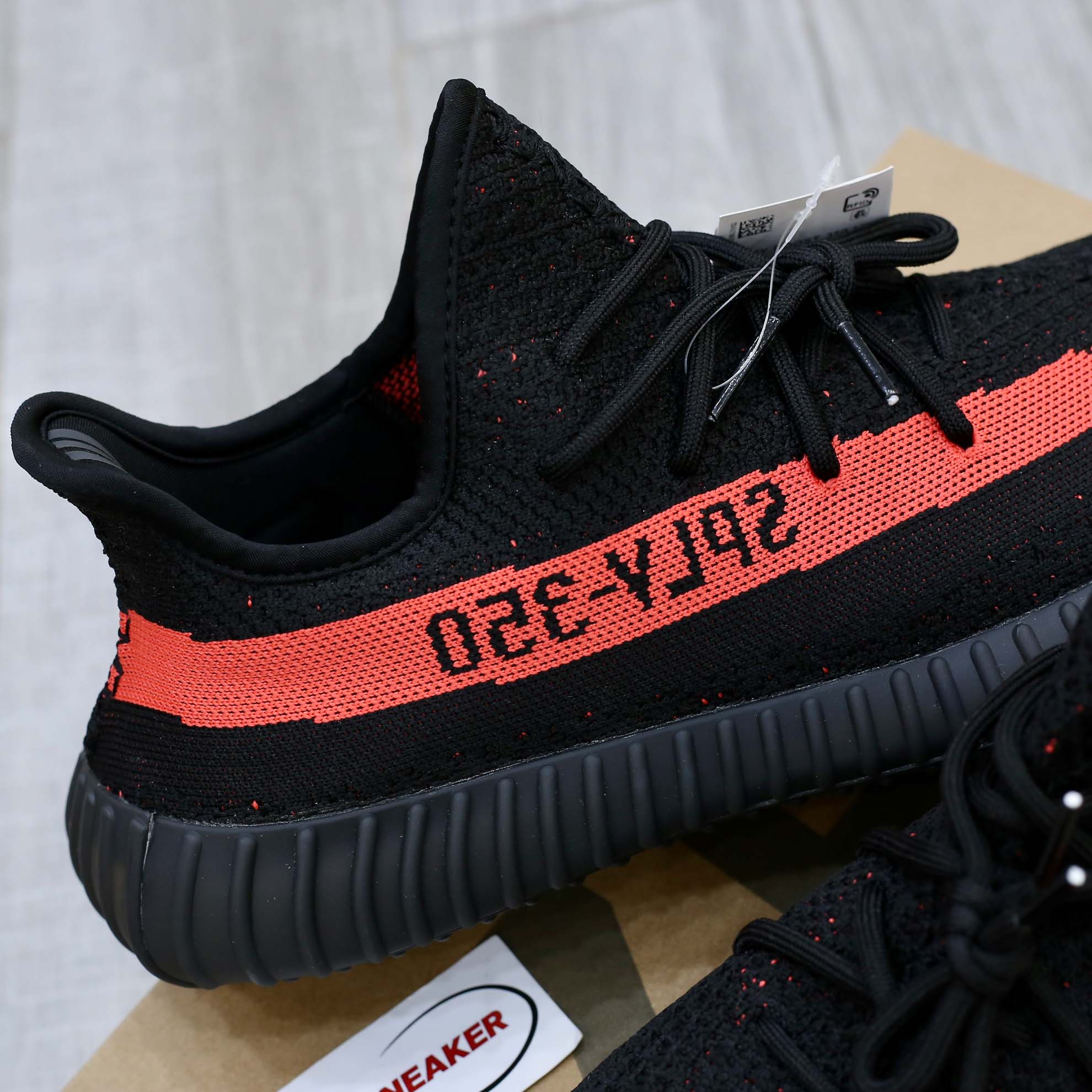 giày adidas Yeezy Boost 350 V2 Core Black Red replica