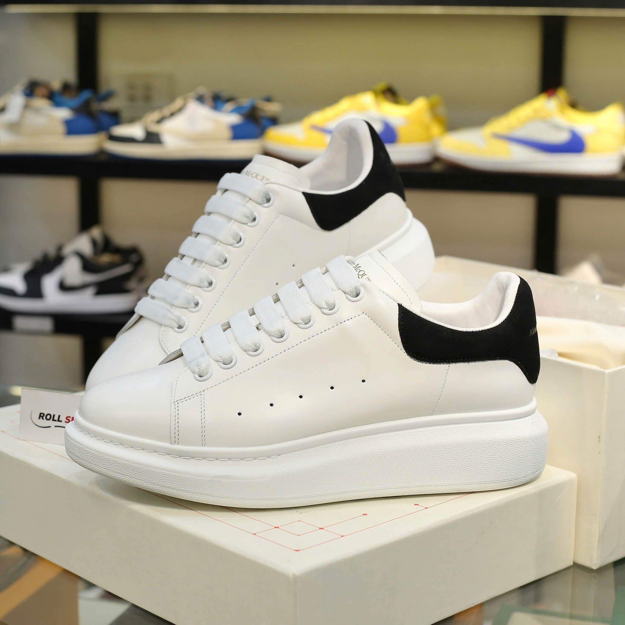 giày alexander mcqueen trang got den sieu cap