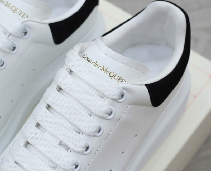 giày alexander mcqueen trang got den sieu cap