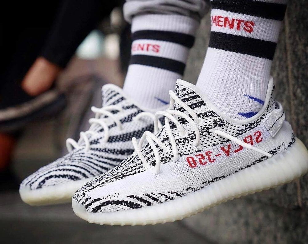 adidas yezzy zebra v2