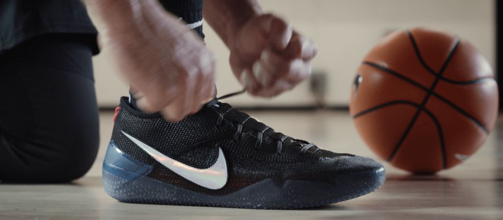 nên mua nike hay adidas