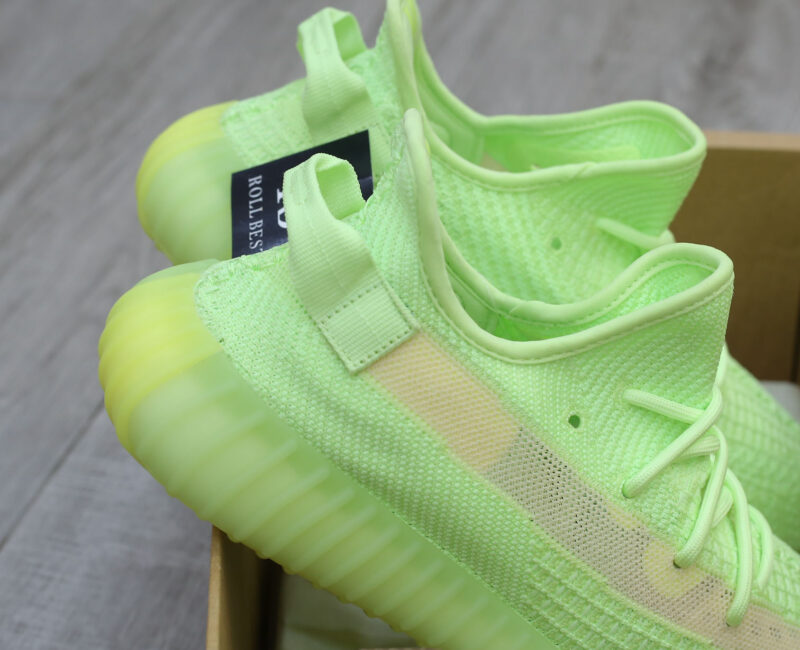 giay Adidas Yeezy 350 V2 Glow replica