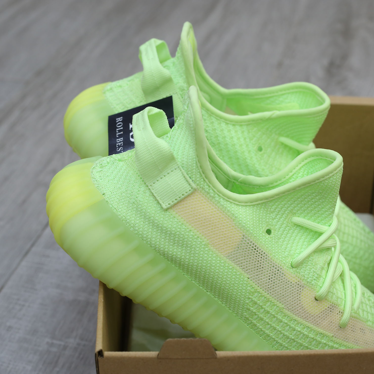 giay Adidas Yeezy 350 V2 Glow replica