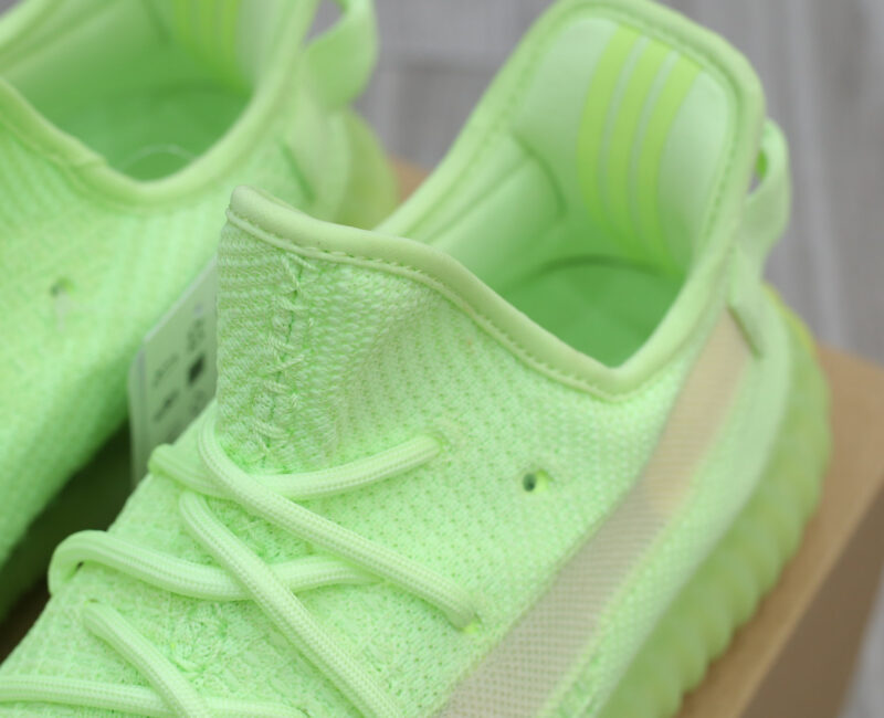 giay Adidas Yeezy 350 V2 Glow replica