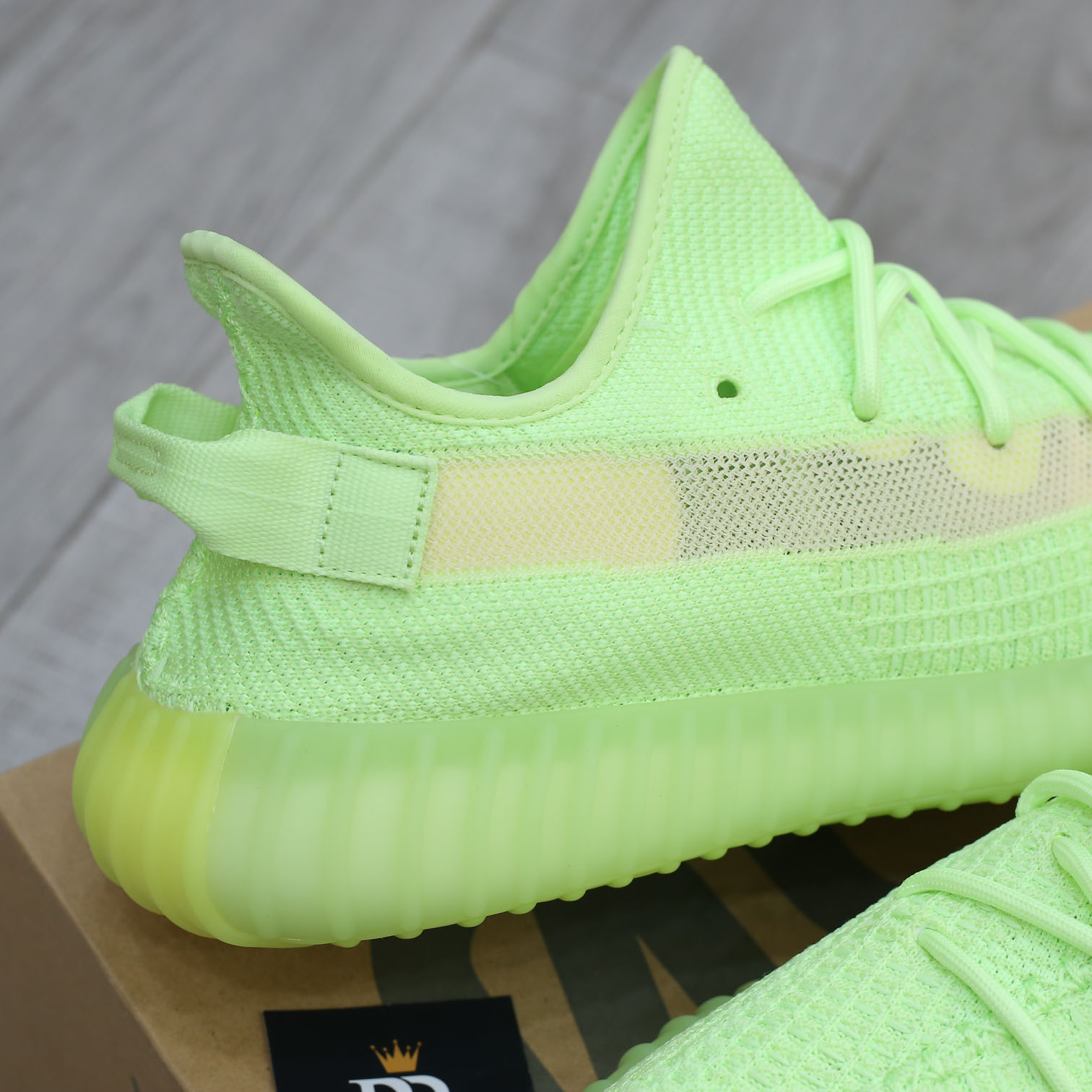 giay Adidas Yeezy 350 V2 Glow replica