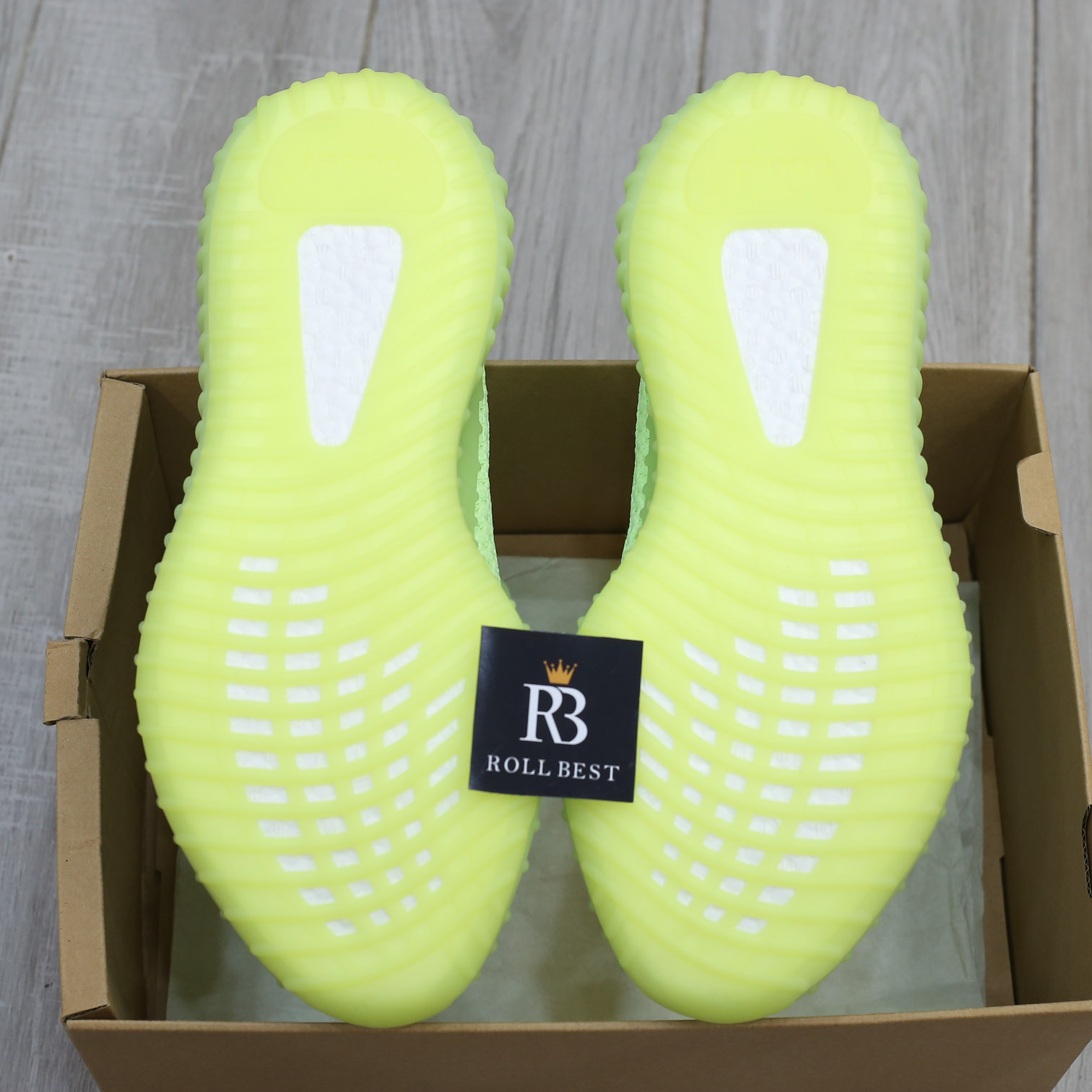 giày adidas yeezy 350 v2 glow replica