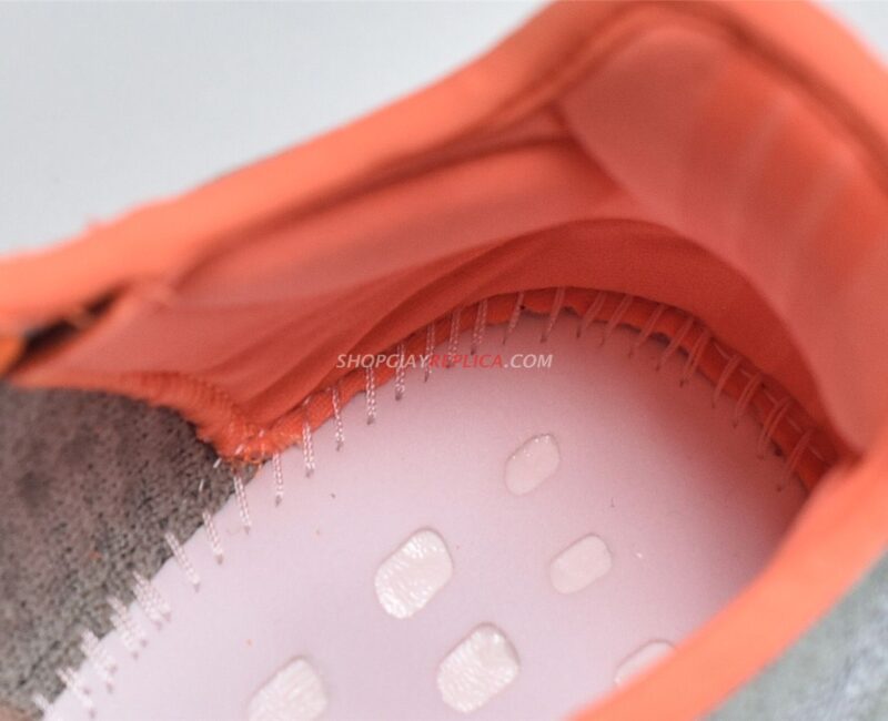 đế khâu cận cảnh Giày Adidas Yeezy Boost 350 V2 Desert Sage rep 1:1