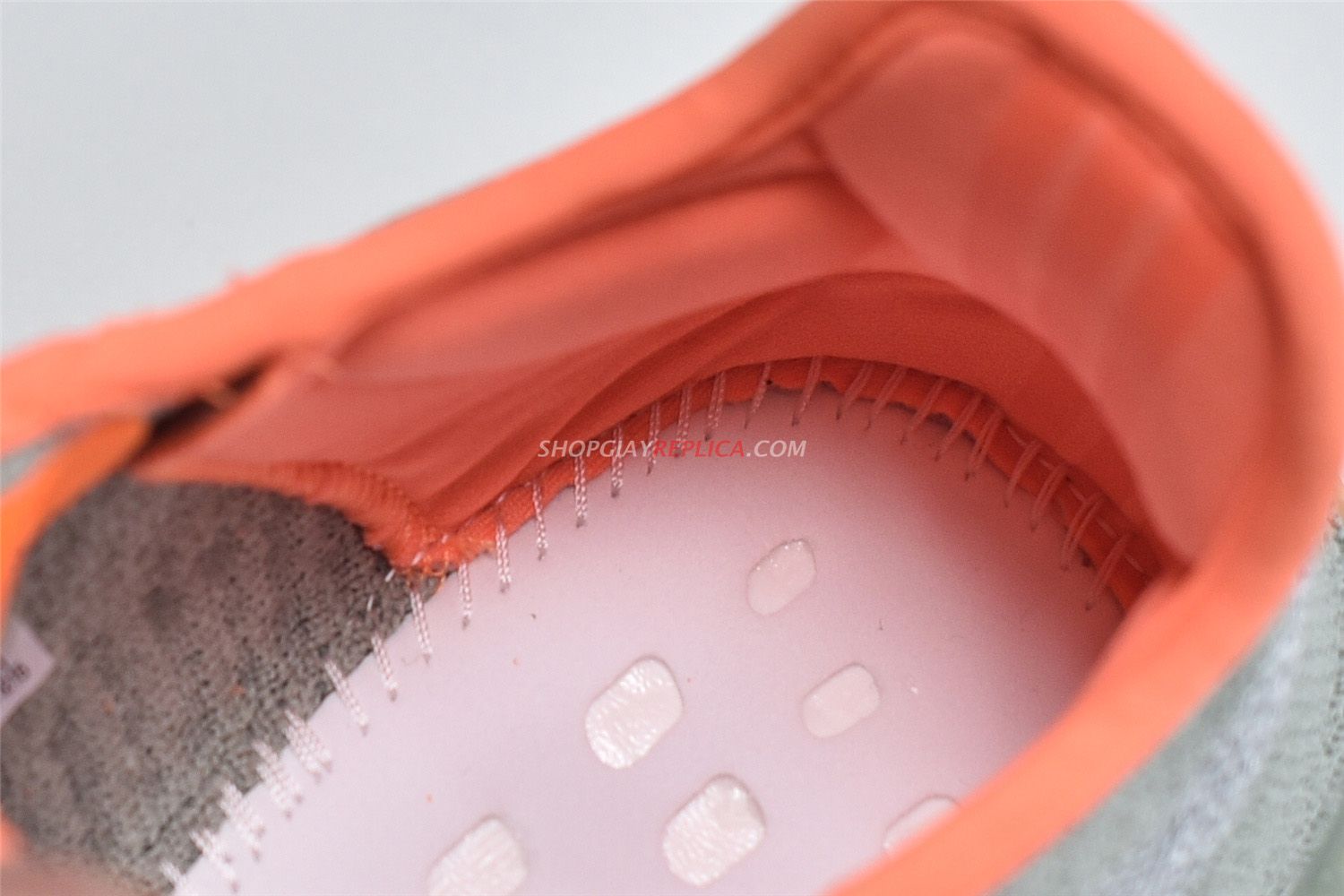 đế khâu cận cảnh Giày Adidas Yeezy Boost 350 V2 Desert Sage rep 1:1