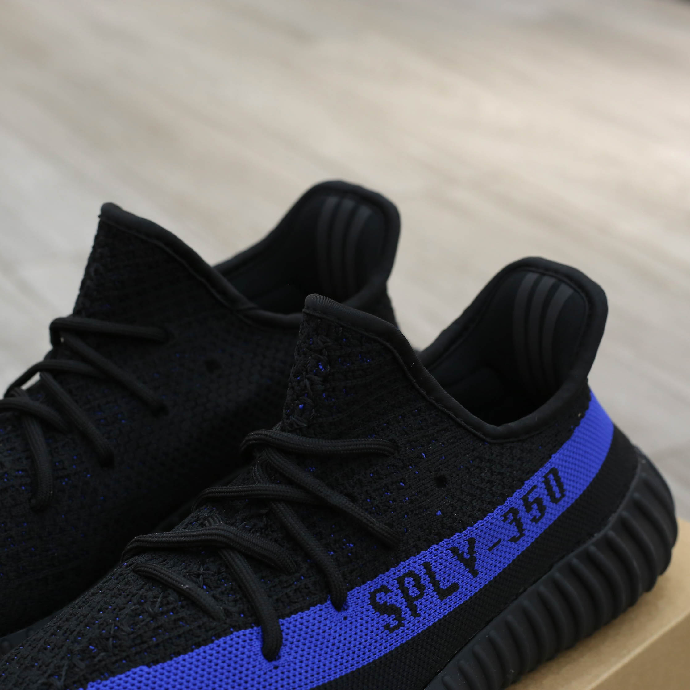 Giày Adidas Yeezy Boost 350 V2 ‘Dazzling Blue’ Like Auth