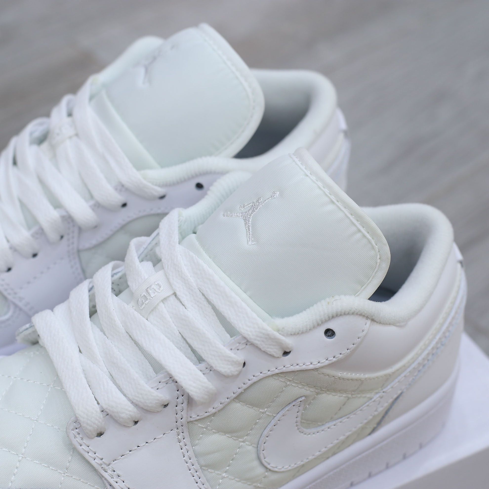 Giày Nike Air Jordan 1 Low ‘Triple White Quilted’ Like Auth