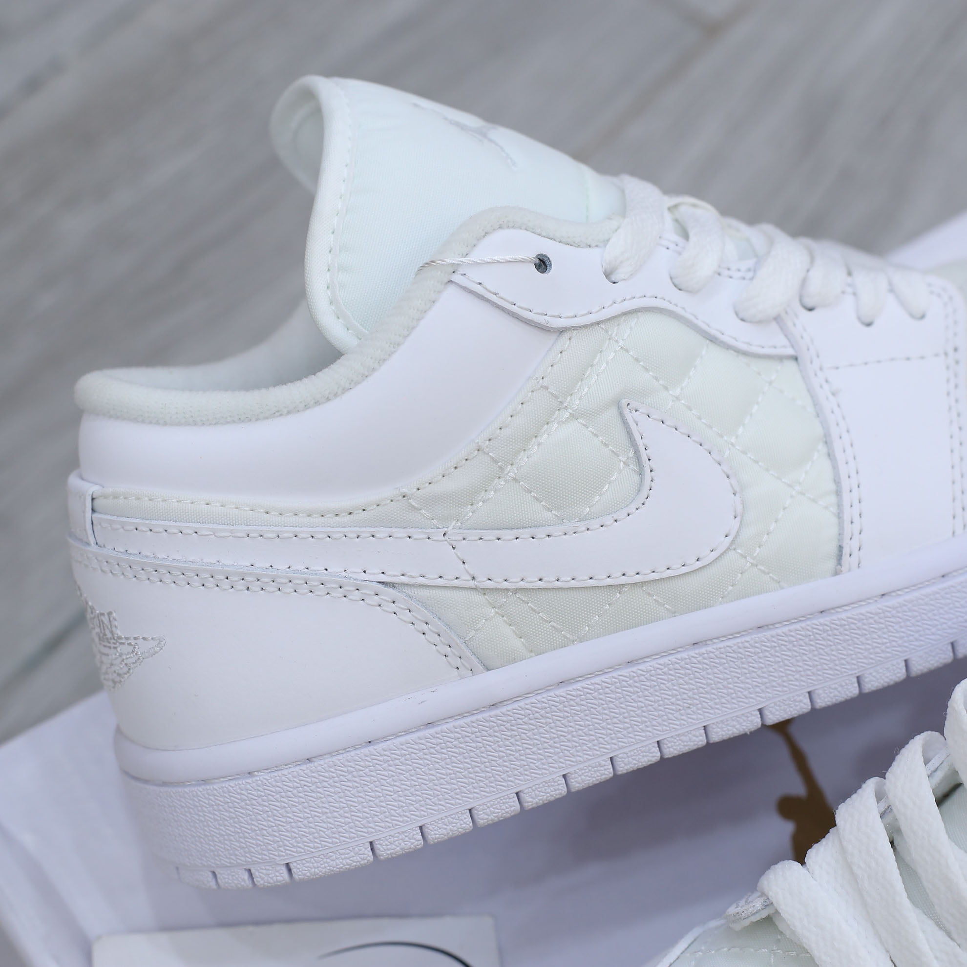 Giày Nike Air Jordan 1 Low ‘Triple White Quilted’ Like Auth