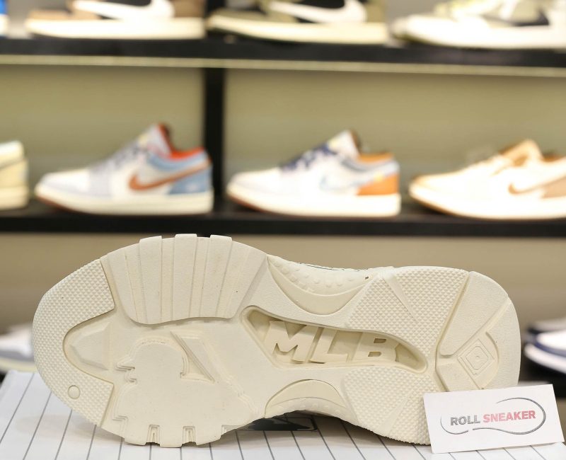 Giày MLB NY trắng chữ vàng