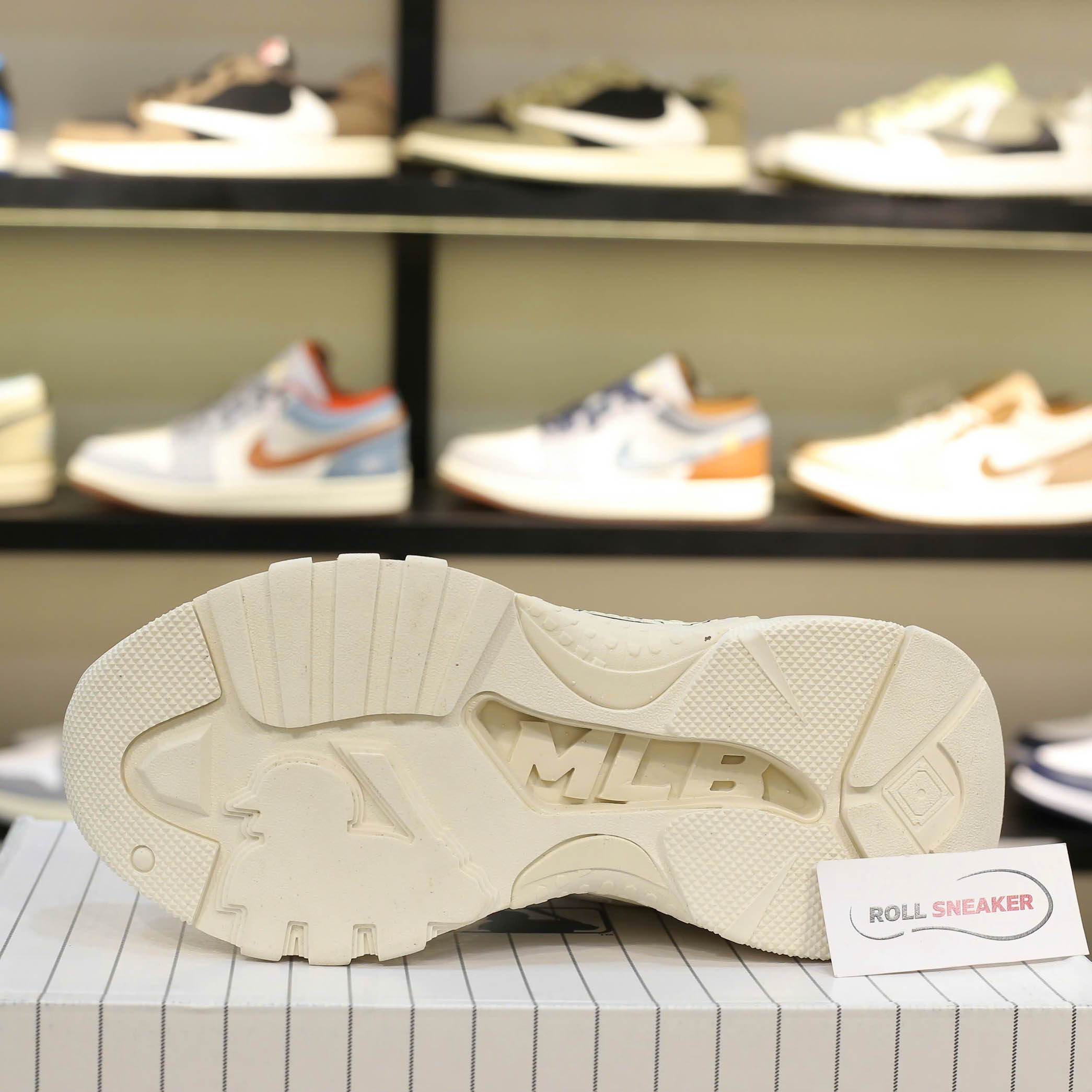 Giày MLB NY trắng chữ vàng