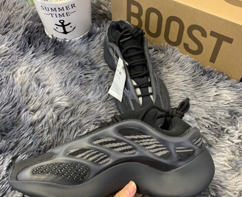 Giày Adidas Yeezy 700 V3 Alvah Replica