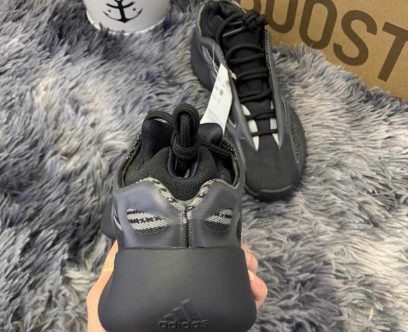 Giày Adidas Yeezy 700 V3 Alvah Replica