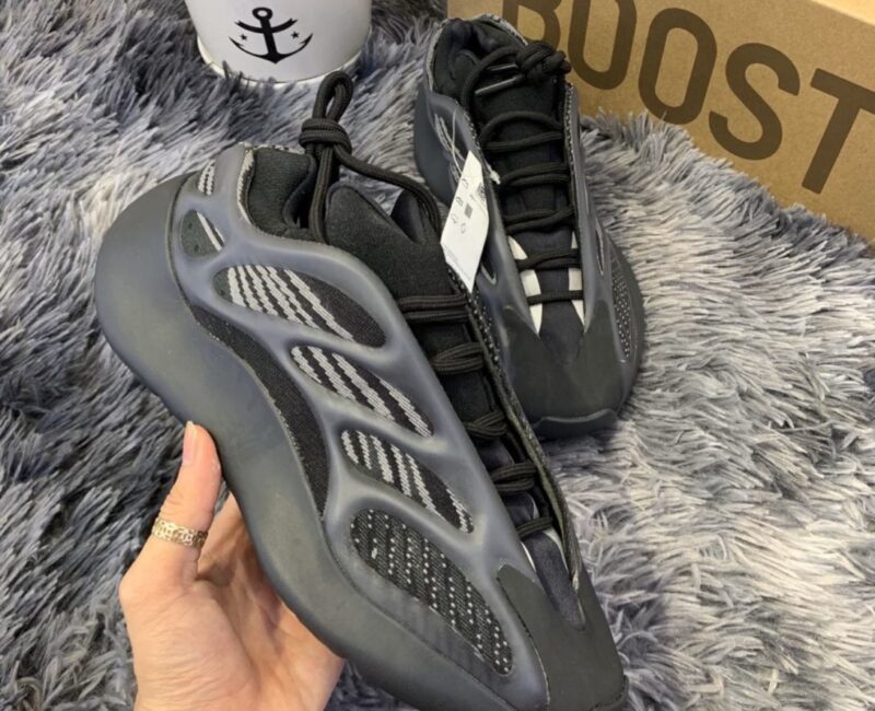 Giày Adidas Yeezy 700 V3 Alvah Replica