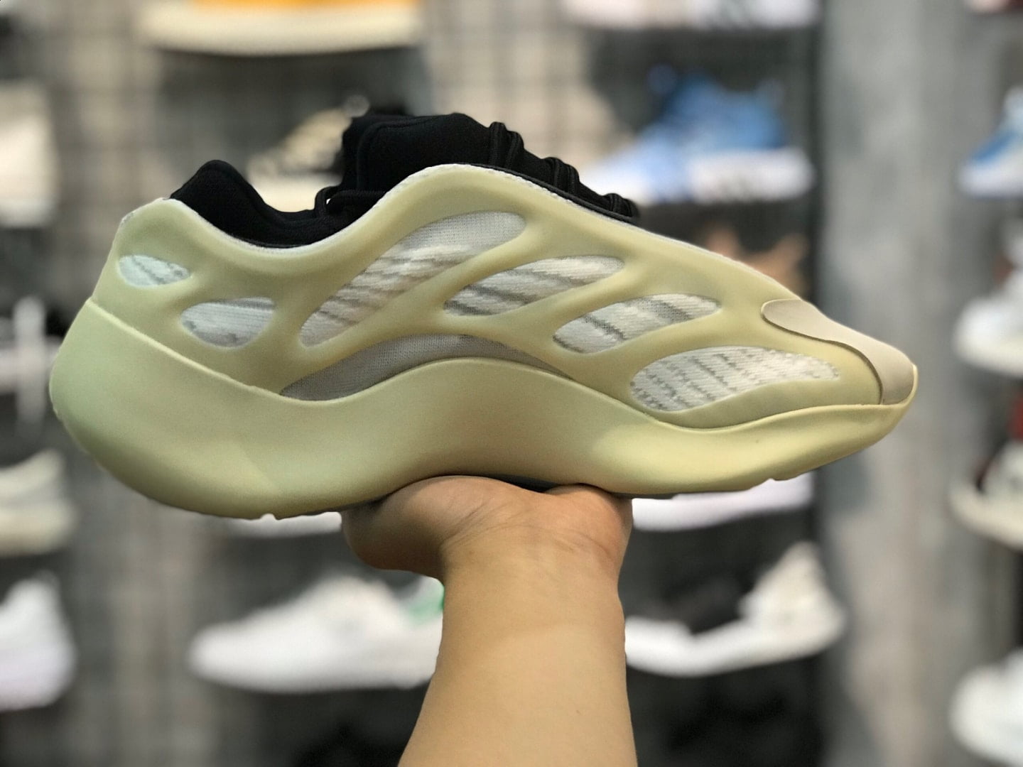 Giày Yeezy Boost 700 V3 Azael