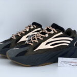 Giày Adidas Yeezy 700 V2 Geode Replica