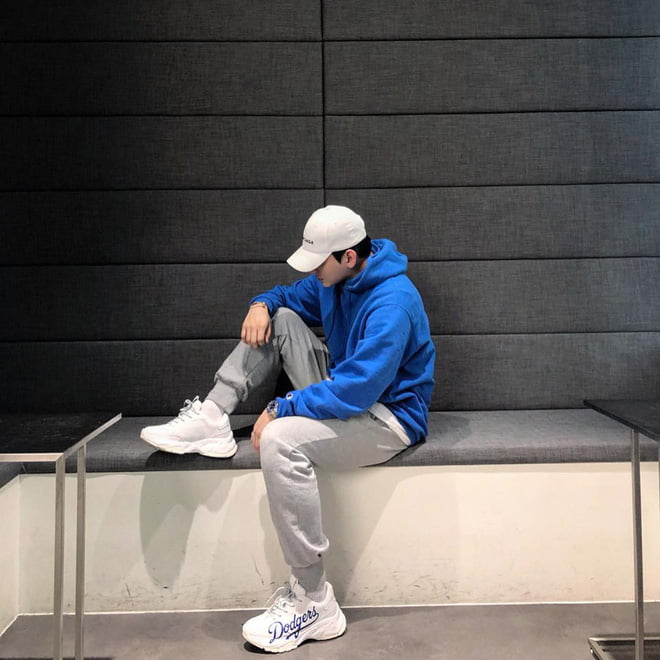 bộ đồ jogger phối với giày mlb chất lừ