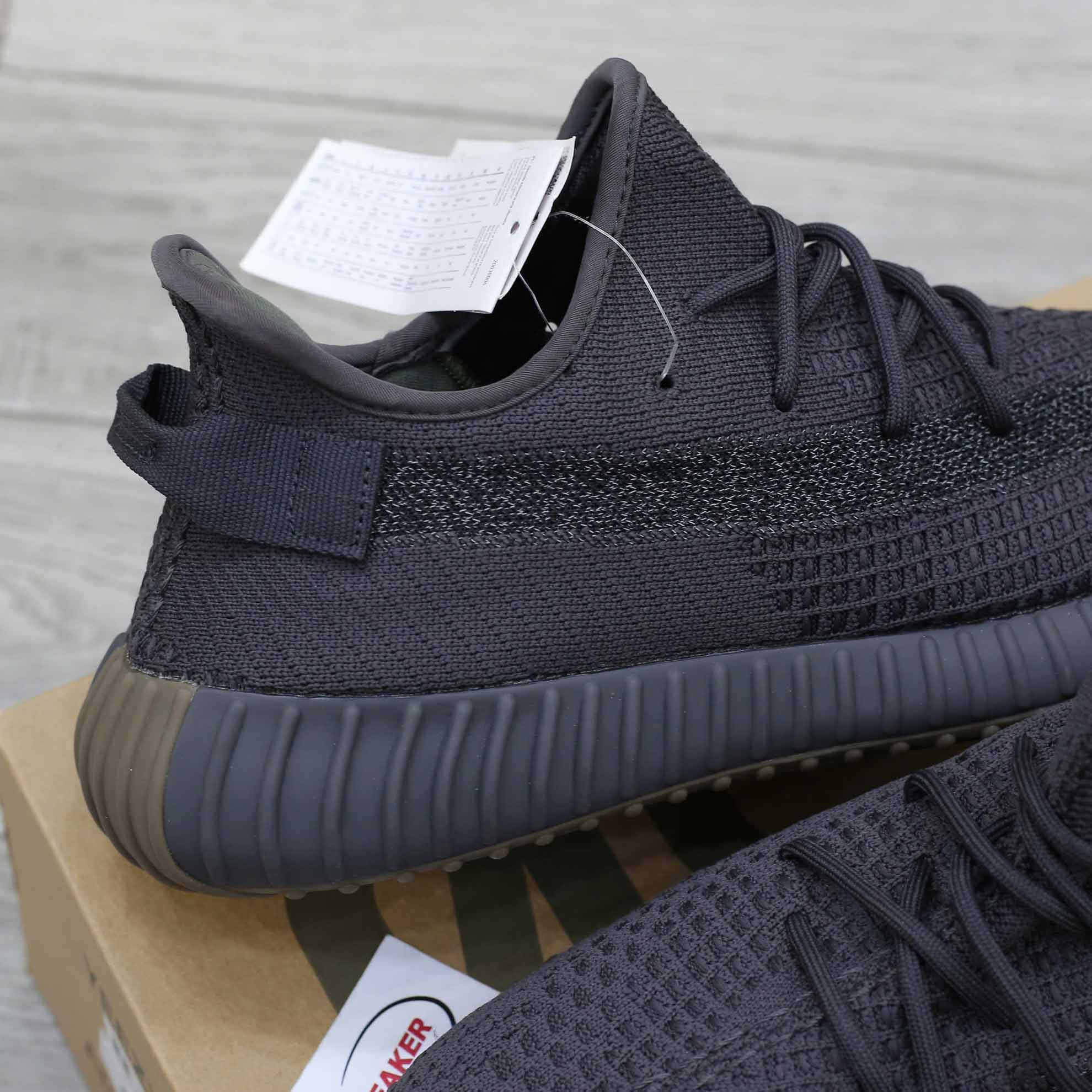 giày adidas yeezy 350v2 cinder phản quang