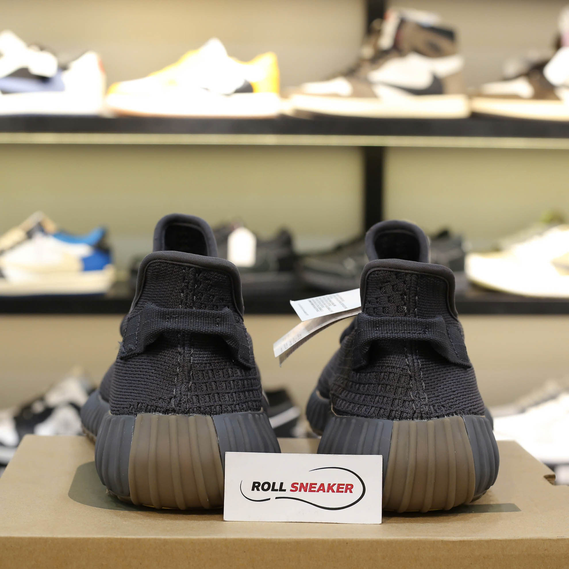 giày yeezy 350v2 đen cinder