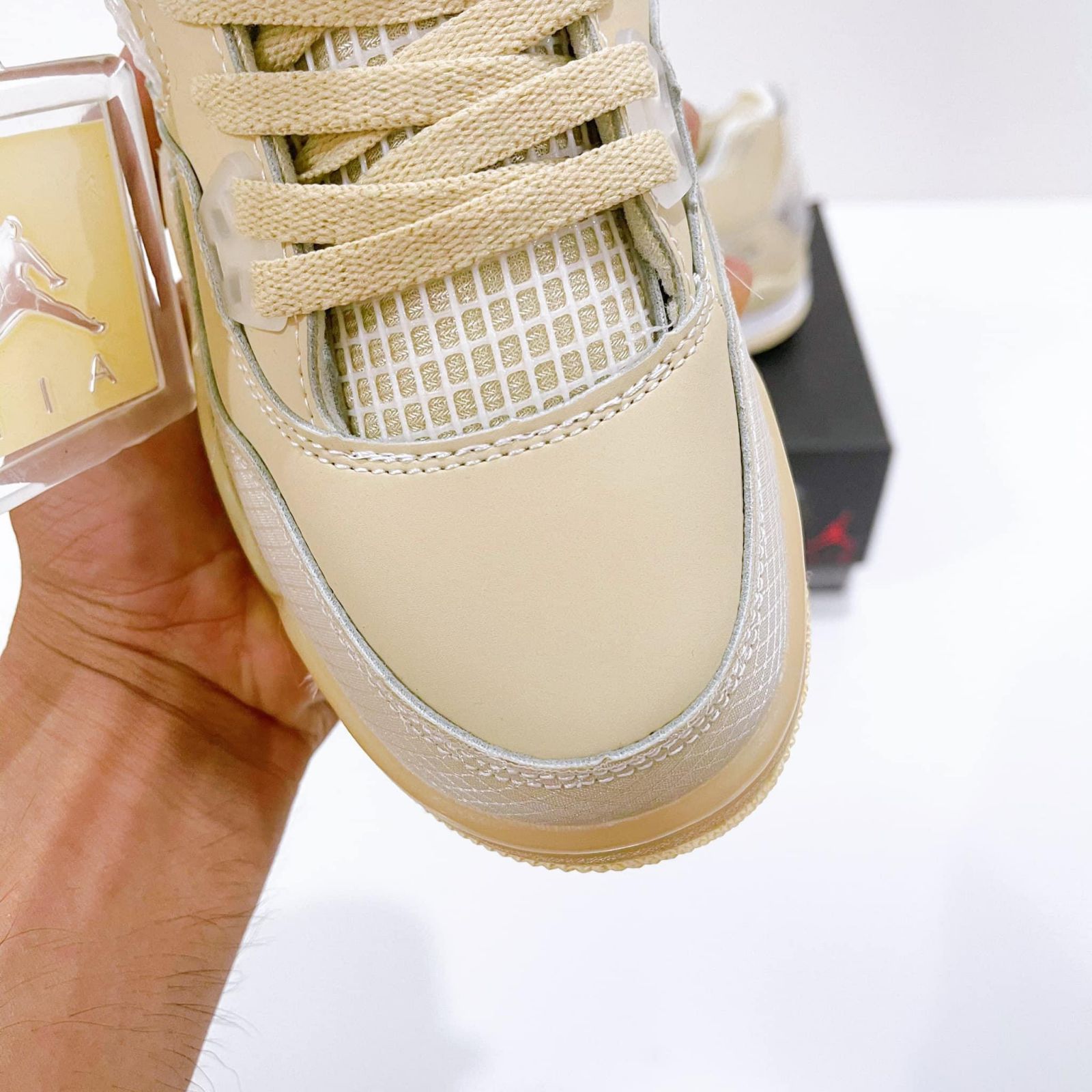 Toebox Nike Jordan 4 Off White Sail