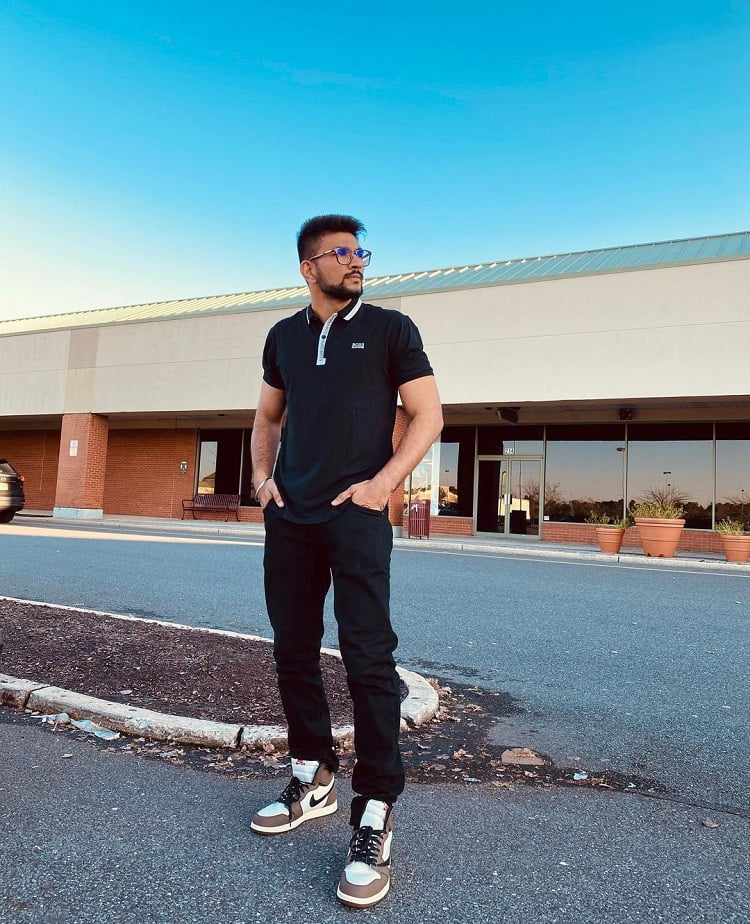 outfit đơn giản quần jeans áo thun với giày nike jordan cho nam