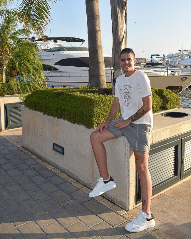 phối đồ cùng giày mcqueen nam quần short