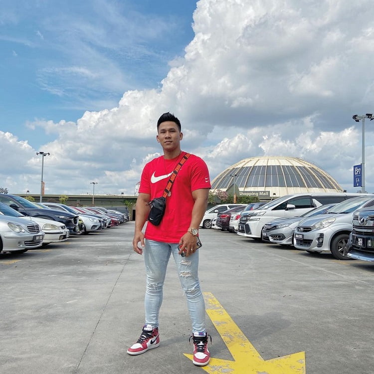 quần jeans slim fit rất hợp phối air jordan 1