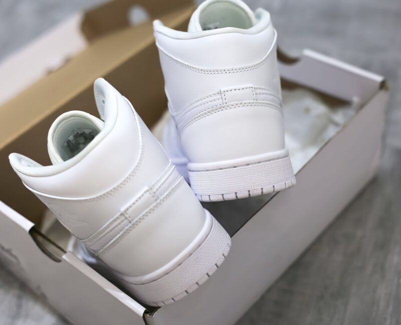 Giày Nike Air Jordan 1 Mid Triple White