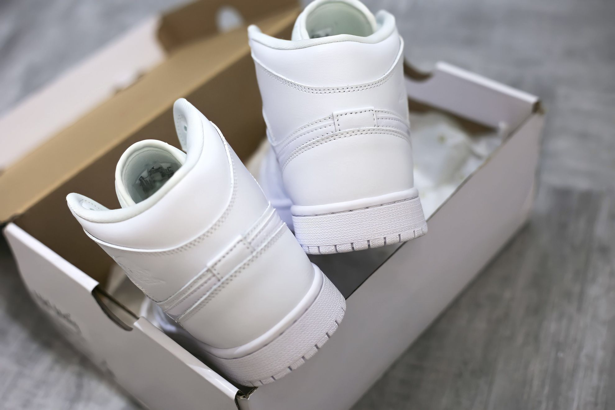 Giày Nike Air Jordan 1 Mid Triple White