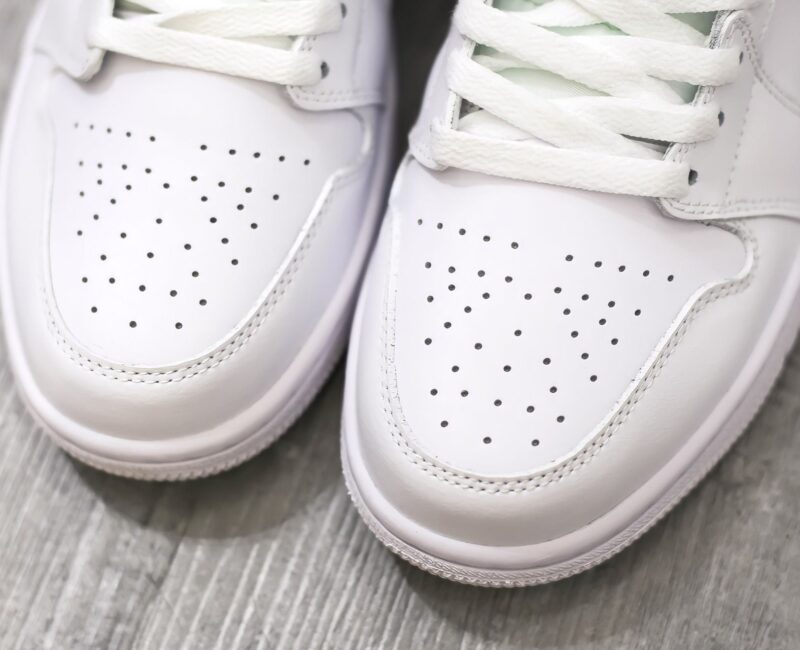 Jumpman Nike Jordan 1 Mid Triple White