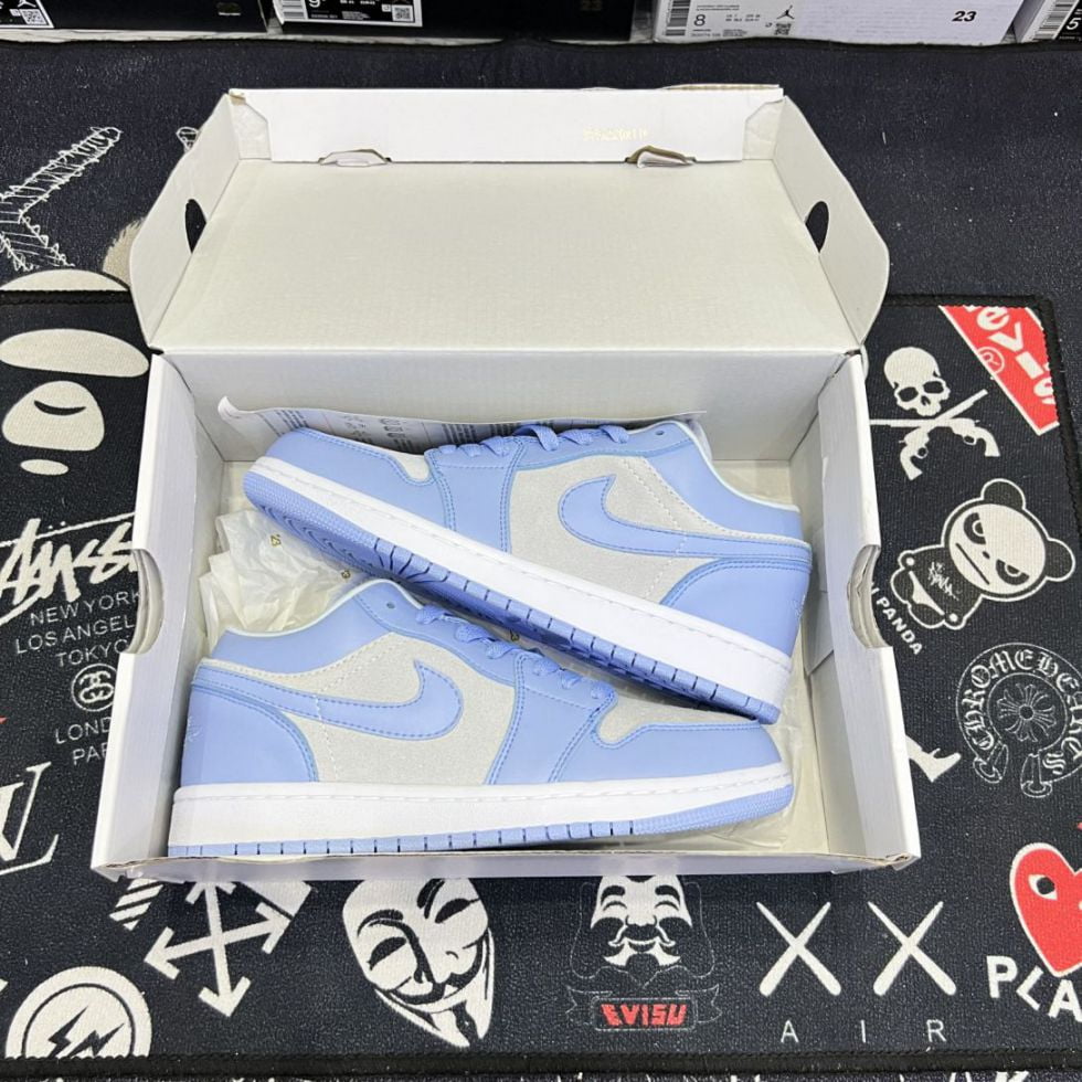 Giày Nike Air Jordan 1 Low ‘University Blue’ da lộn hot 2022