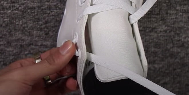 cách buộc dây giày converse