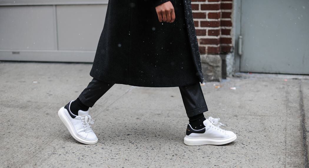 phối đồ với giày mcqueen nam nữ