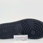 outsole Nike Air Jordan 1 Mid Chicago Toe