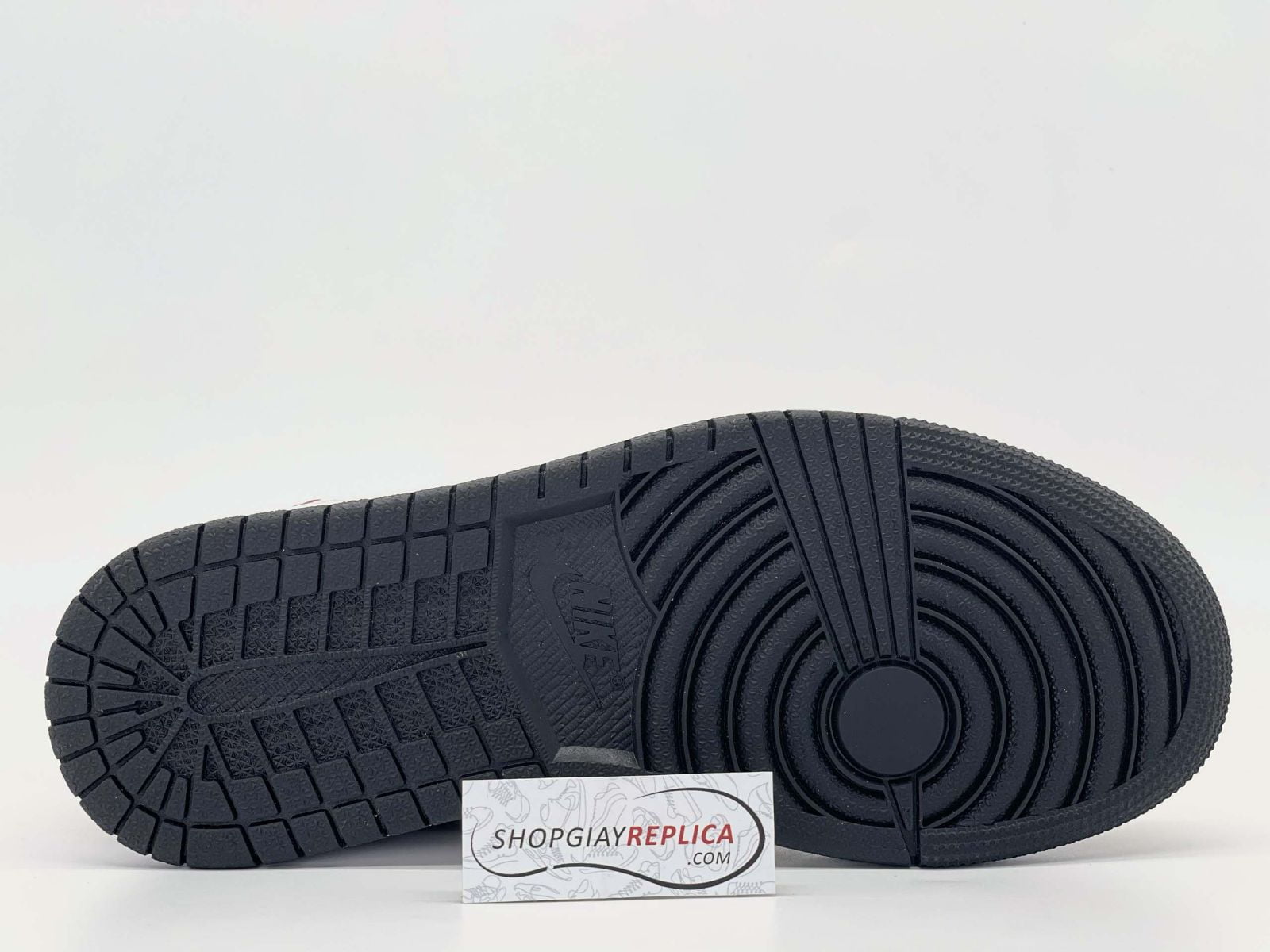 outsole Nike Air Jordan 1 Mid Chicago Toe