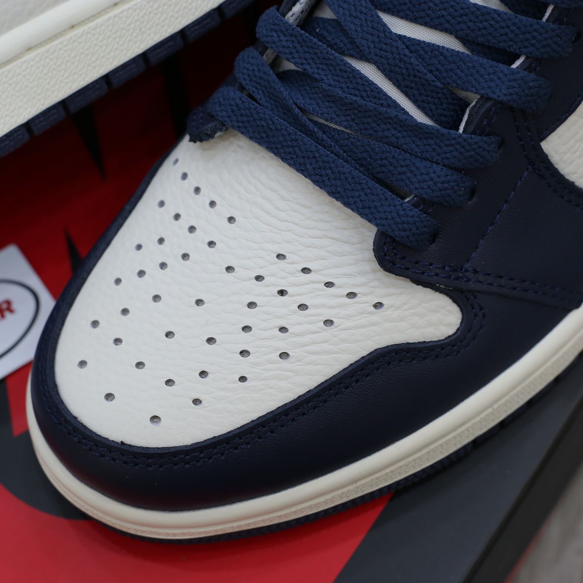 Nike Air Jordan 1 Retro High Obsidian UNC