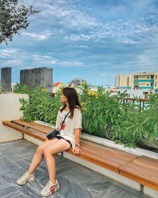 outfit phối đồ giày gucci rhyton môi bẩn