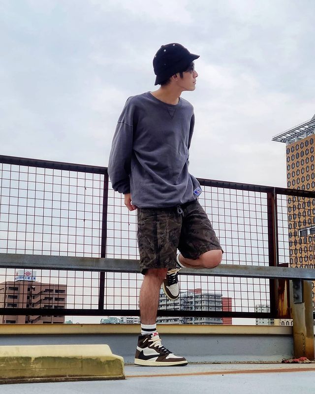 outfit mix đồ với giày jordan 1 high travis scott