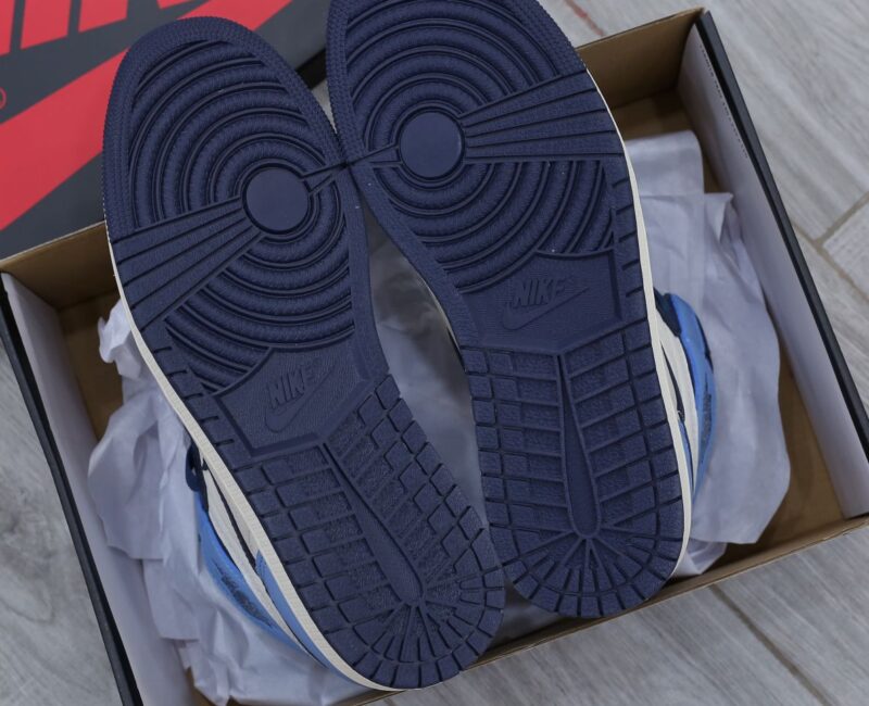 Nike Air Jordan 1 Retro High Obsidian