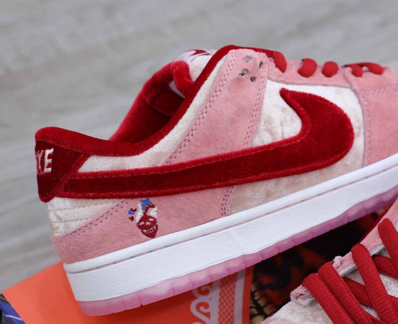 Nike SB Dunk Low StrangeLove