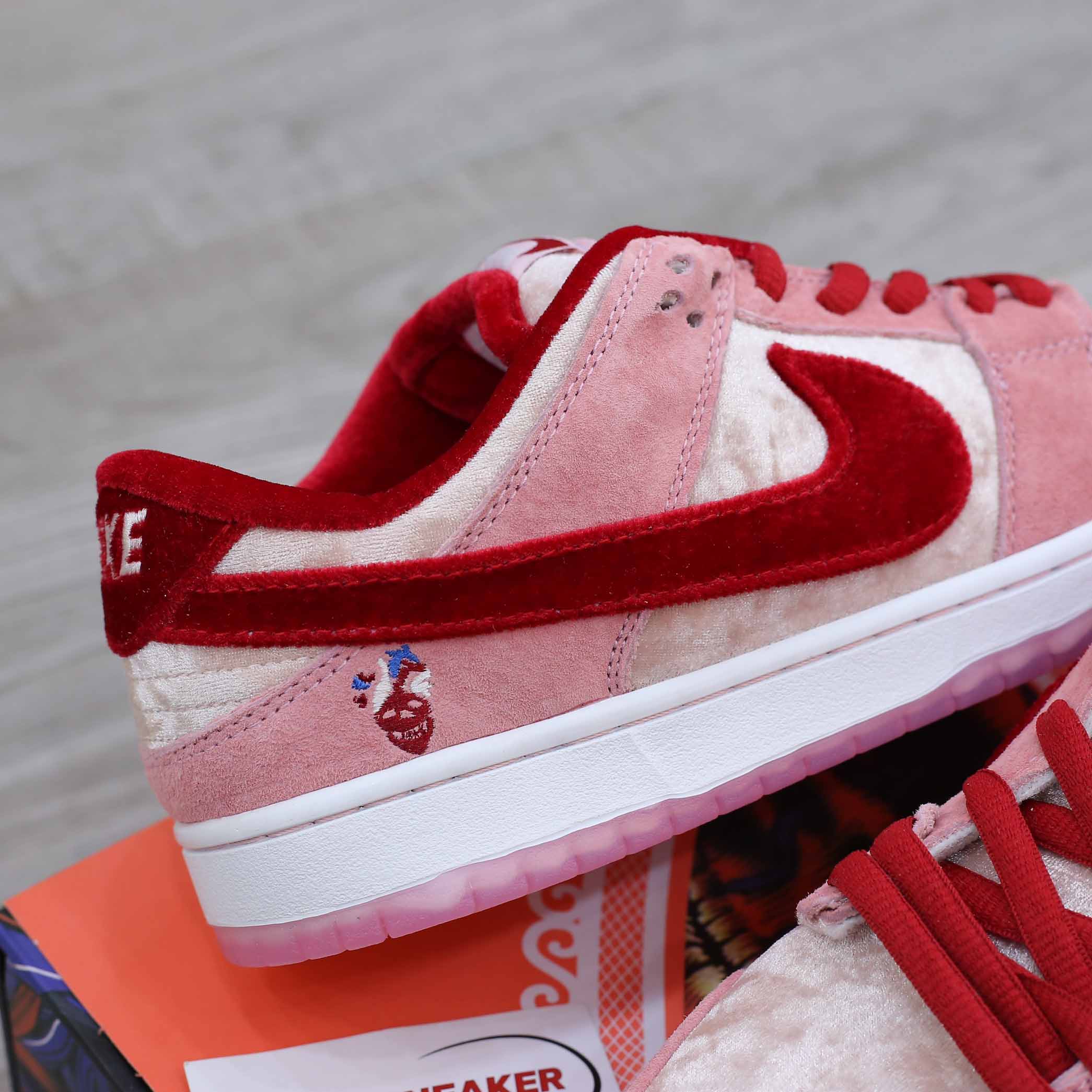 Nike SB Dunk Low StrangeLove