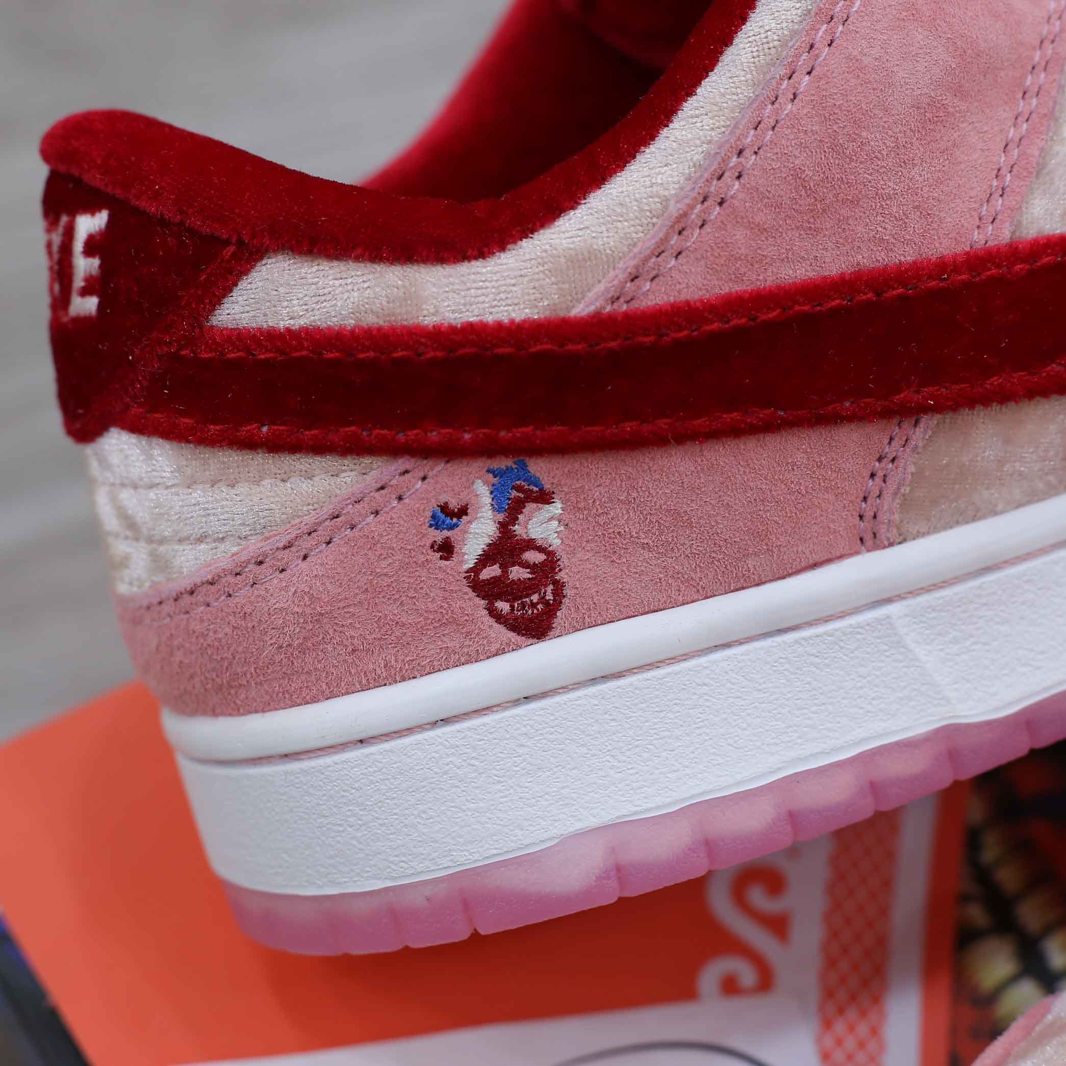 Nike SB Dunk Low StrangeLove