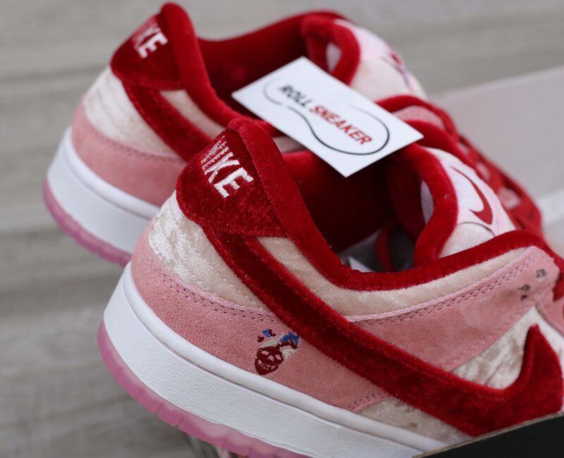 Nike SB Dunk Low StrangeLove