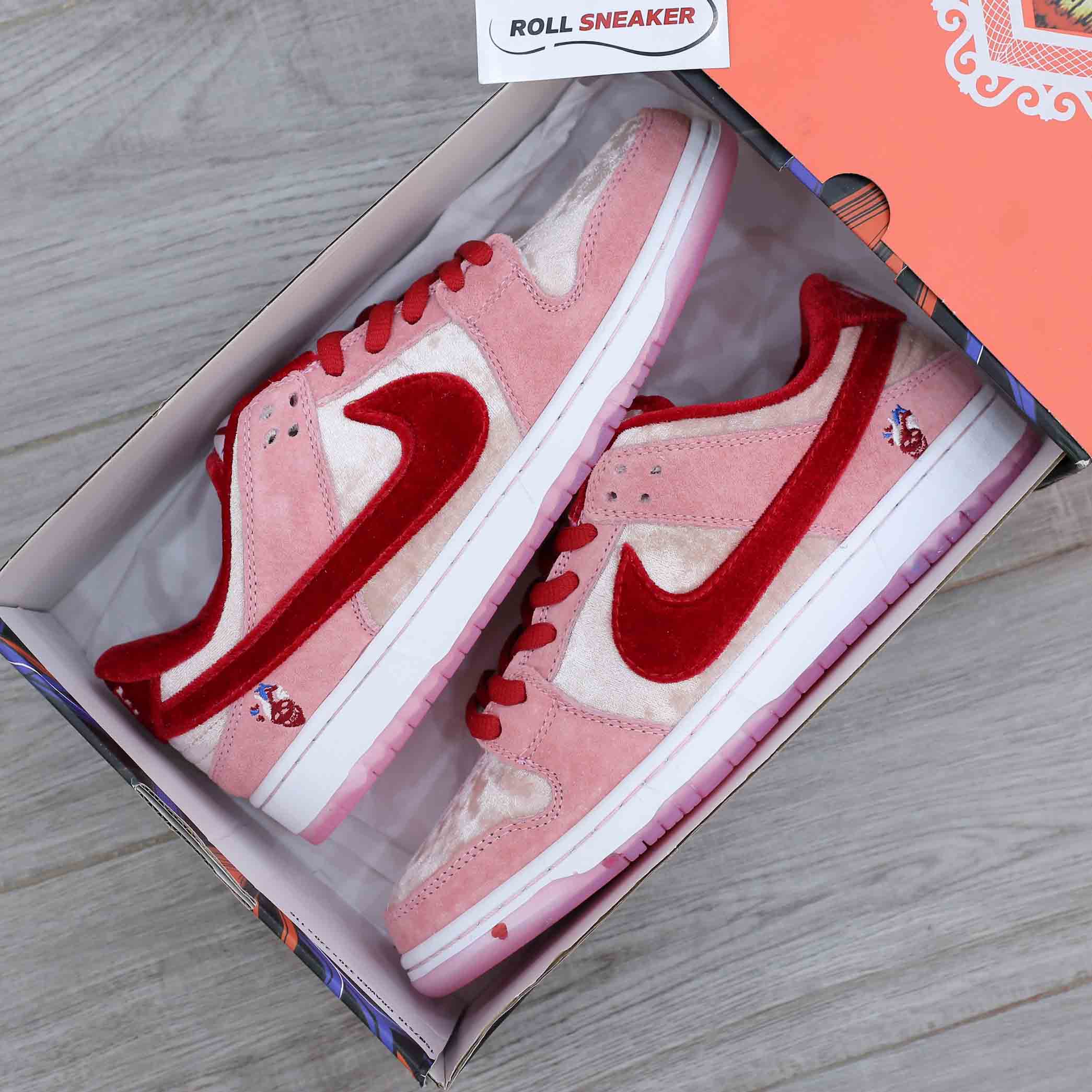 Gót Nike SB Dunk Low StrangeLove Skateboards
