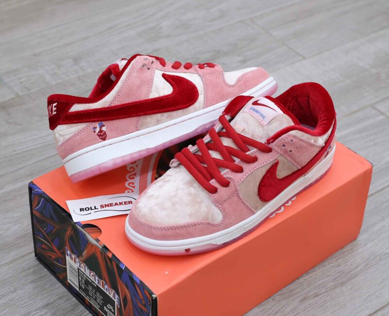 SB Dunk Low StrangeLove