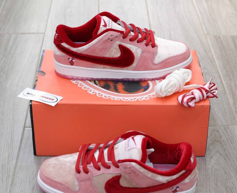 Nike SB Dunk Low StrangeLove Skateboards replica
