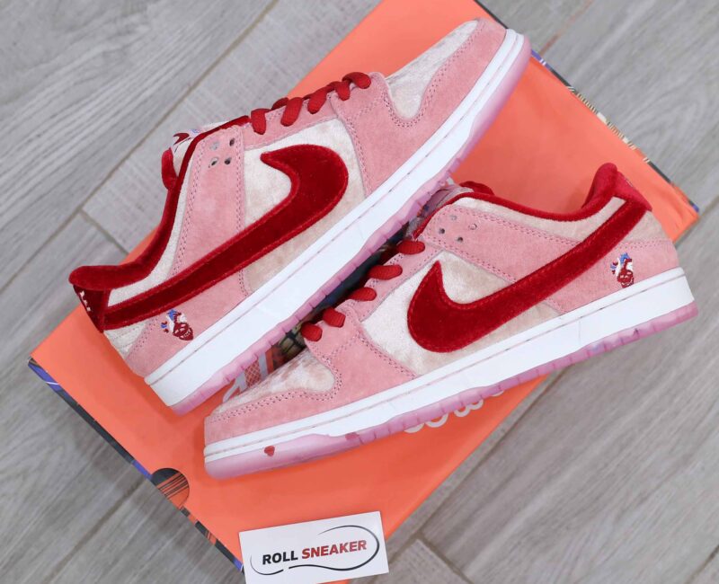 Upper Nike SB Dunk Low StrangeLove Skateboards