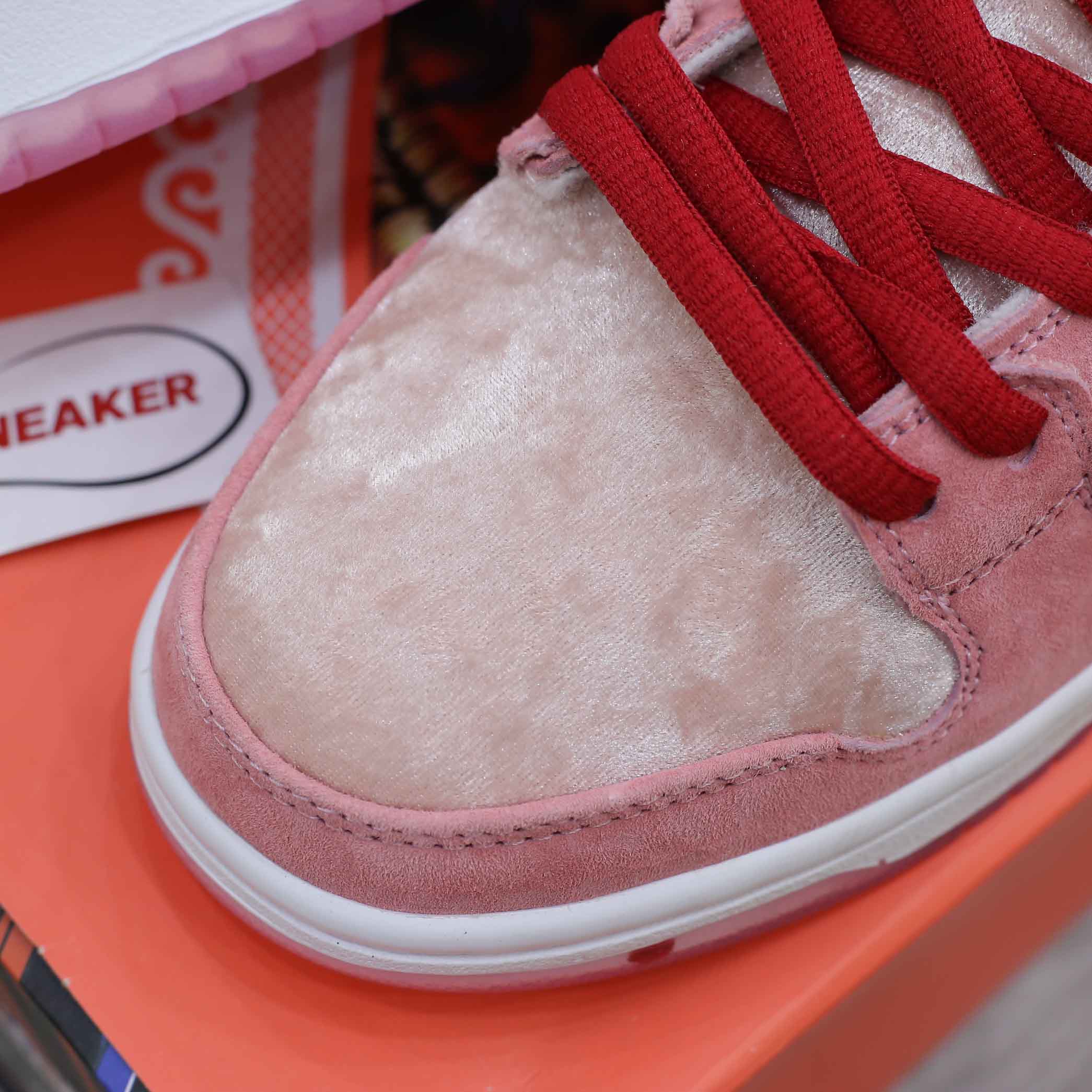 Nike SB Dunk Low StrangeLove Skateboards